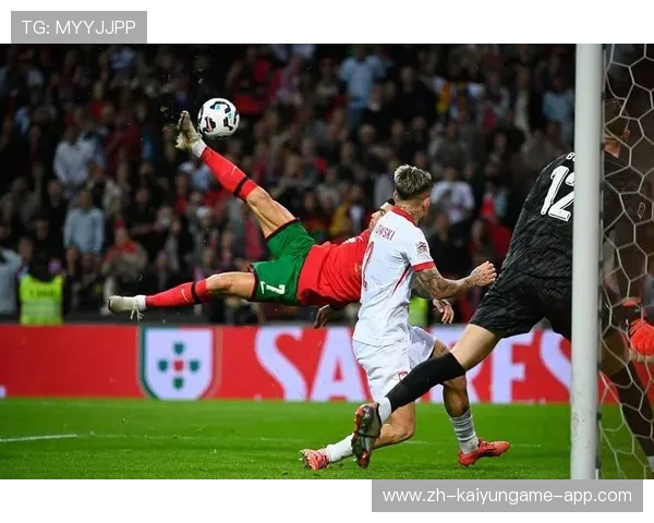 C罗身体对抗后完成反击破门：无畏冲击，激情再现